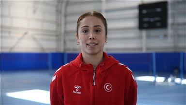 Milli badmintoncu Özge'nin hedefi Türkiye'ye yeni madalyalar kazandırmak
