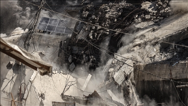 غزة.. انهيار عمارة سكنية تعرضت لقصف إسرائيلي خلال حرب الإبادة