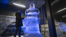 Türk kültüründe öne çıkan karakter ve malzemeleri buza işlediler