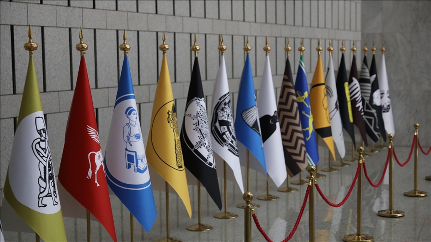 دمشق.. رايات حضارات قديمة بسوريا تعرض خلال زيارة وفد تركي