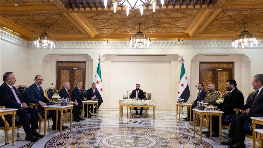 الرئيس السوري يستقبل وفدا تركيًا رفيعا في دمشق