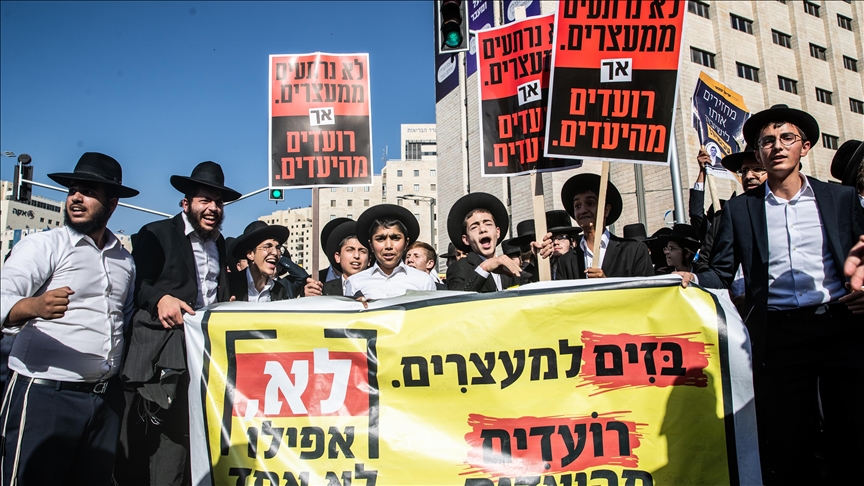 أزمة التجنيد.. عشرات الحريديم يغلقون طريقا حيويا قرب تل أبيب
