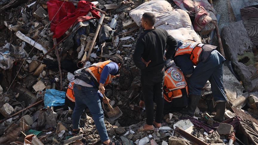 الدفاع المدني بغزة: اكتشاف رفات لفلسطينيين قتلتهم إسرائيل