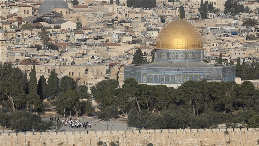 Scores of illegal Israeli settlers storm Jerusalem’s Al-Aqsa Mosque under police protection