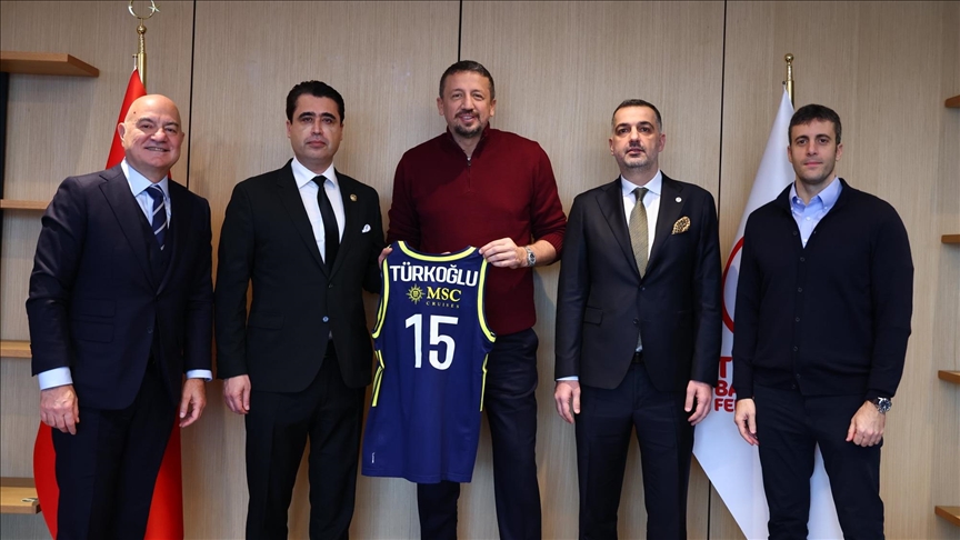 Fenerbahçe'den TBF Başkanı Hidayet Türkoğlu'na ziyaret