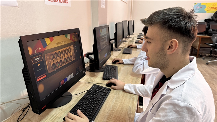 Türk öğrenciler yabancı akranlarıyla geleneksel masa oyunlarını dijital ortama taşıdı