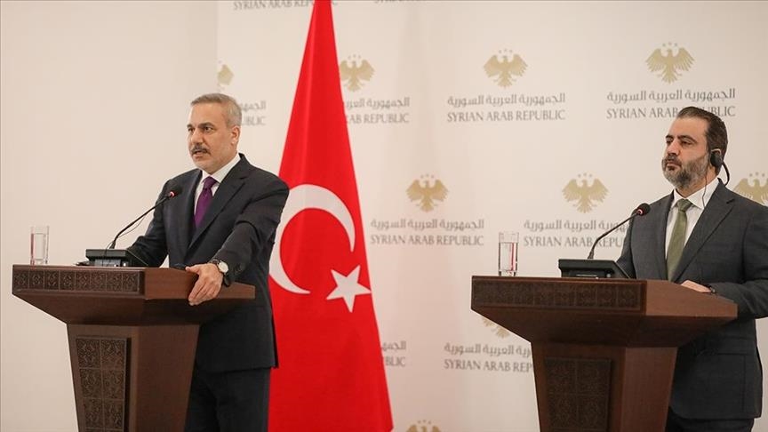 Глава МИД Турции: СДС не нацелена на интеграцию с госинститутами Сирии