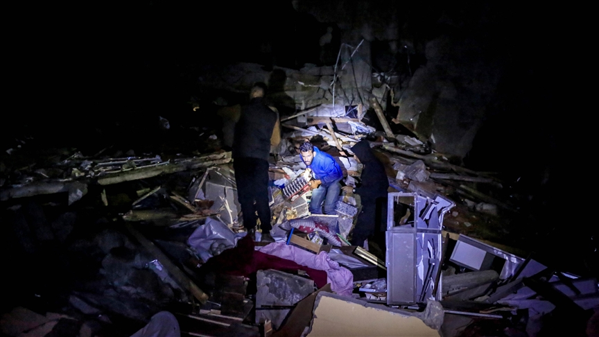 Gaza: l’armée israélienne bombarde Rafah et mène des raids dans un camp de réfugiés au nord, malgré le cessez-le-feu