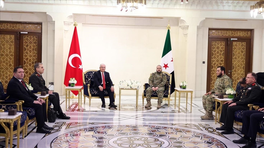 Le ministre turc de la Défense nationale rencontre son homologue syrien