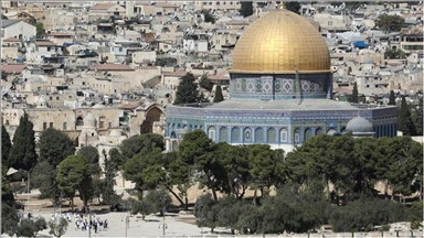 دەیان جوولەکەی پەڕگیر ھەڵیانکوتایە سەر مزگەوتی ئەقسا