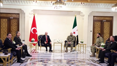 Ministri turk i Mbrojtjes takon homologun e tij sirian