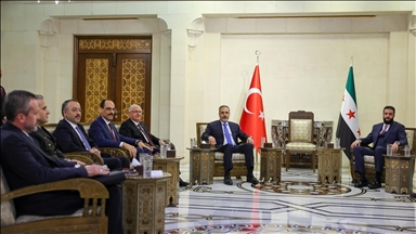 Los ministros de Exteriores y Defensa, así como el jefe de inteligencia turca viajan Siria en visita oficial