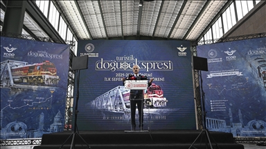 Bakan Uraloğlu, Turistik Doğu Ekspresi'nin yeni sezondaki ilk seferini uğurladı