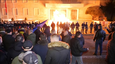 Në Shqipëri mbahet protestë antiqeveritare, shënohen tensione