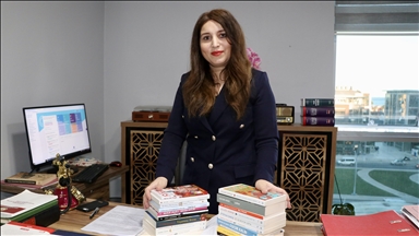 Çocuk kitabı ve bağış karşılığında davalık olmaktan kurtuldu