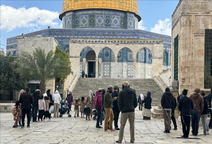 121 مستوطنا يقتحمون المسجد الأقصى ويؤدون طقوسا تلمودية