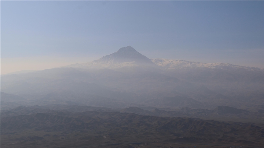 Li Îdirê Çiyayê Tekeltiyê di nav mij û dûmanê da hat kişandin