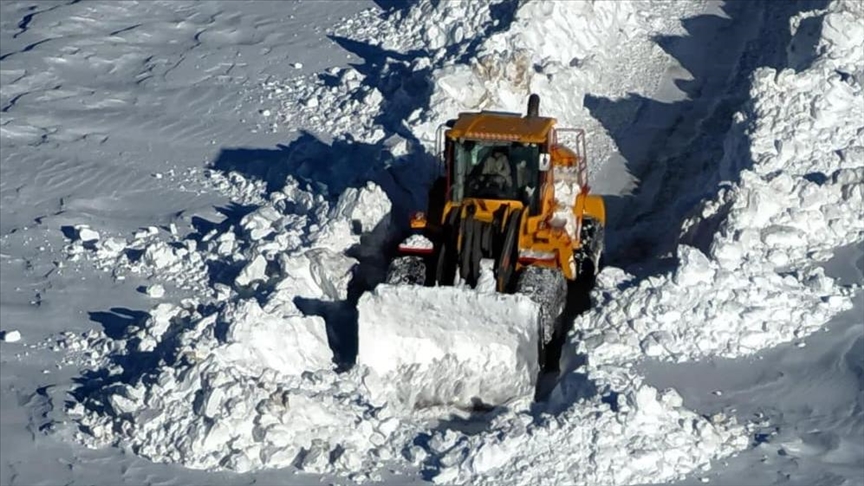 Li Hekariyê rêya baregehê ya ku ji ber berfê hatibû girtin,  hat vekirin