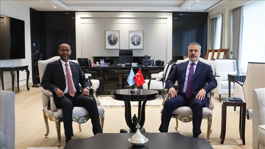 فيدان يلتقي وزير الموانئ والنقل البحري الصومالي 