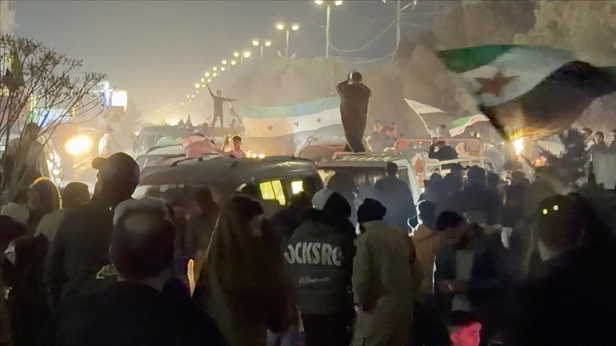 Протести во Мунбиџ по смртоносниот напад врз цивилите во Алепо, за кој сириските власти ја обвинуваат СДС