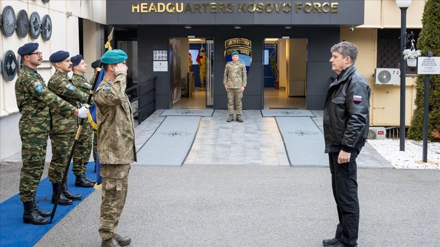 Ministar odbrane Slovenije posjetio vojnike slovenskog kontingenta u KFOR-u