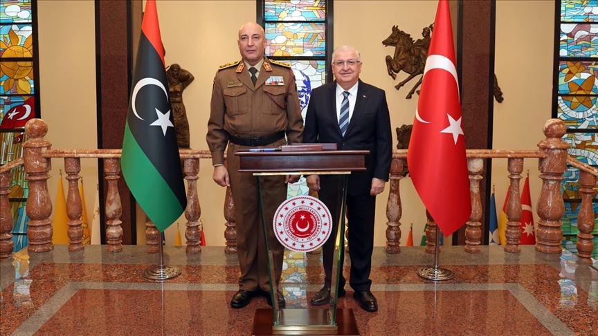 دیدار وزیر دفاع ترکیه با رئیس ستاد کل ارتش لیبی 