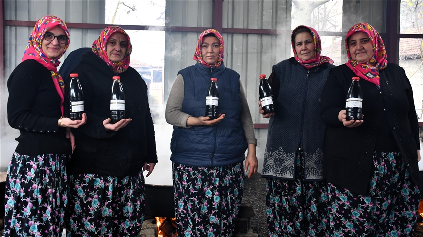 Kooperatifleşen kadınlar el emeklerini kendi markalarıyla pazarlıyor