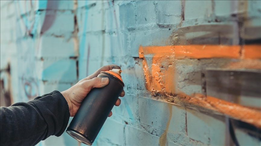 France : un homme interpellé après des mois de tags racistes et pro-RN à La Réole