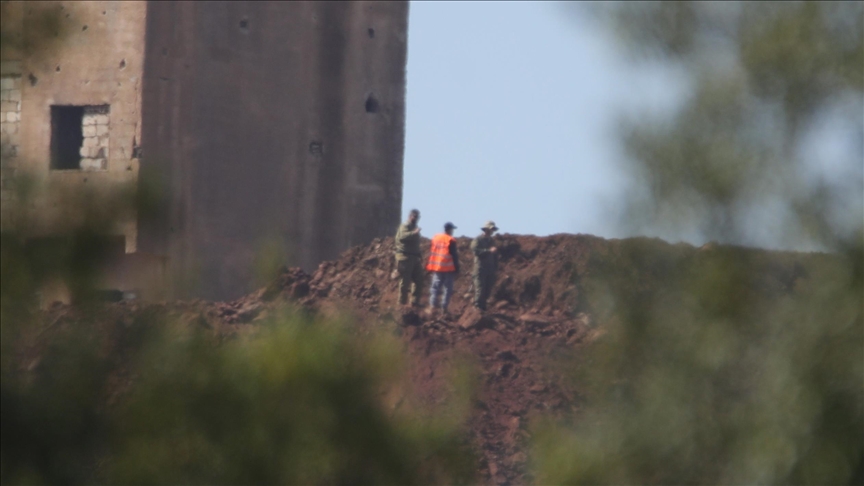 İsrail ordusu Suriye'nin güneyine düzenlediği baskına iki sivili alıkoydu