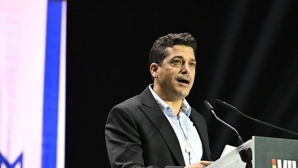 وزير إسرائيلي يهاجم قطر ويعتبر أن قصفها "كان صحيحا"