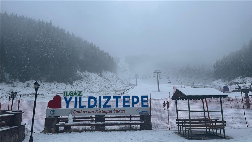 Yıldıztepe Kayak Merkezi'nde kar yağışı etkili oluyor