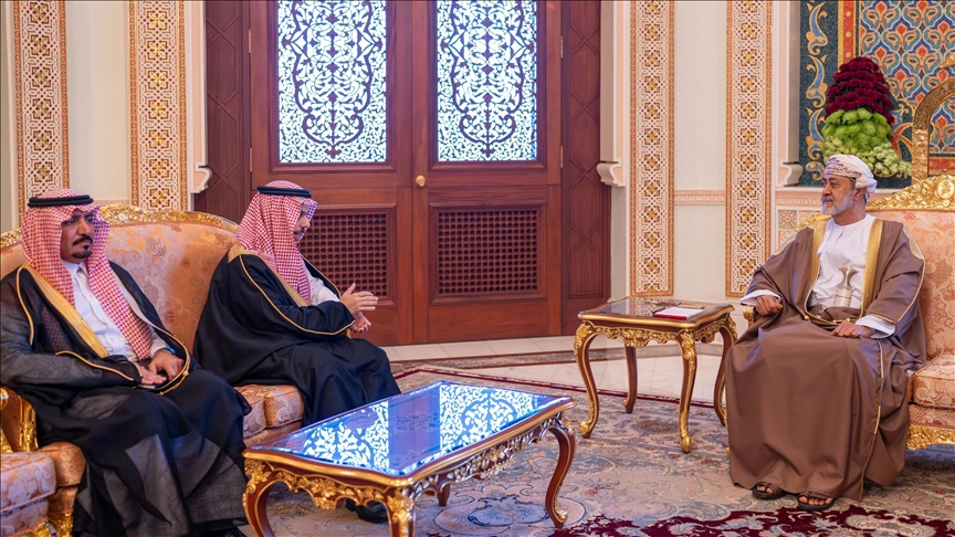 سلطان عمان يبحث مع وزير خارجية السعودية التطورات إقليميا ودوليا