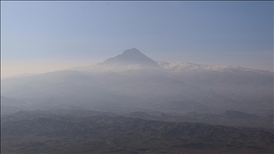 Li Îdirê Çiyayê Tekeltiyê di nav mij û dûmanê da hat kişandin
