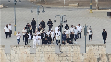 Scores of illegal Israeli settlers storm Al-Aqsa Mosque in occupied East Jerusalem