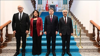 Heyeta DEM Partiyê bi Wezîrê Edaletê Tunç ra hevdîtin kir