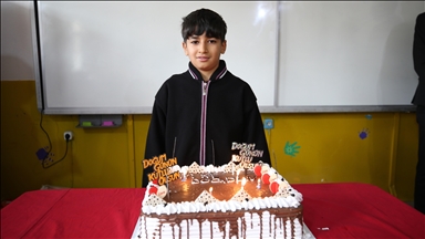 "İyi ki doğ-Muş" sloganıyla köylerdeki çocuklara doğum günü sürprizi yapıyorlar