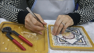 Kahramanmaraş'ın Germanicia mozaikleri kadınların emeğiyle yeniden hayat buluyor