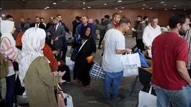 دمشق.. وصول 32 سوريا ضمن أول طائرة إجلاء من السودان