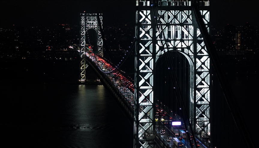 Udhëtimet e fundvitit thyejnë rekord  miliona njerëz rëndojnë trafikun në New York