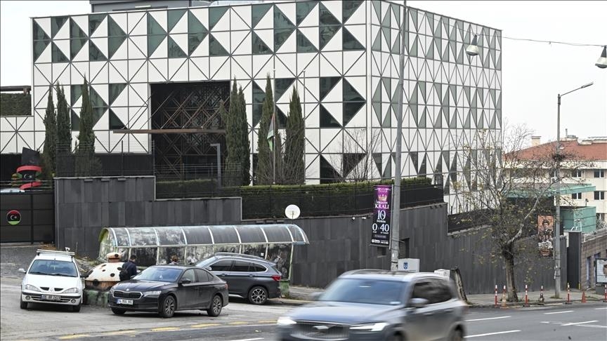 سفارة ليبيا بأنقرة تنكس العلم حدادا على مصرع رئيس الأركان