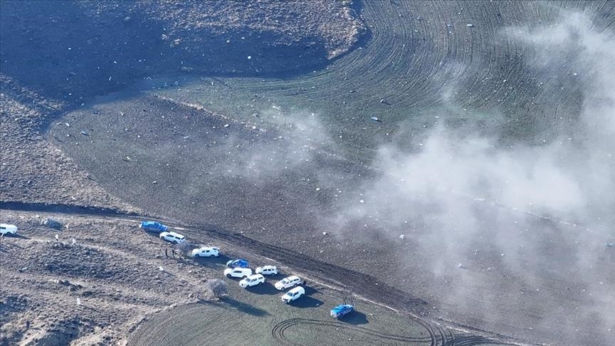 Либиска воена делегација го испитува местото на падот на авионот во Анкара