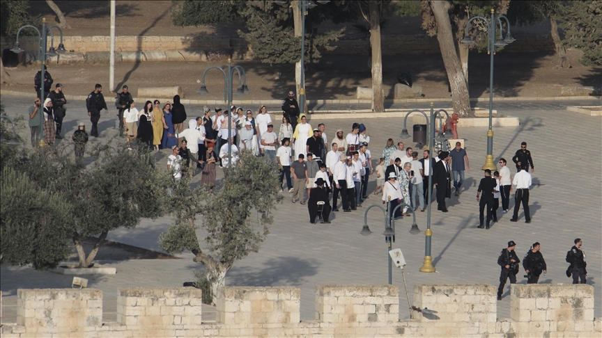 Over 100 illegal Israeli settlers storm Al-Aqsa Mosque in occupied East Jerusalem