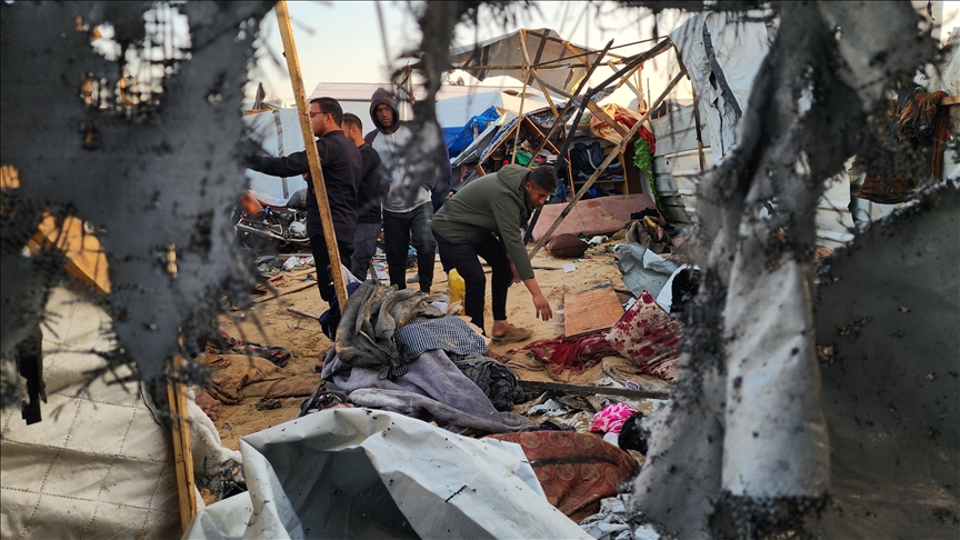 الجيش الإسرائيلي يقتل فلسطينيا ويصيب 12 بقصف وإطلاق نار في غزة