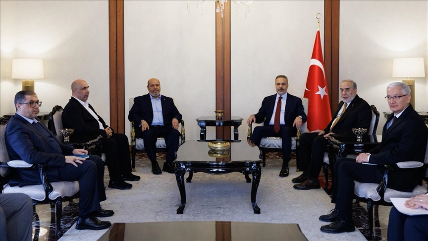 فيدان يبحث مع وفد من حماس مستجدات الأوضاع