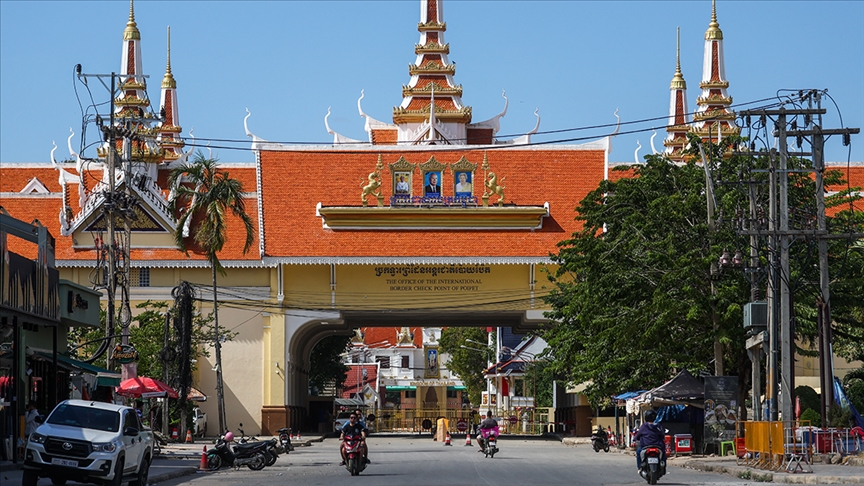 Sınır bölgelerinde çatışan Tayland ve Kamboçya arasında askeri görüşmeler başladı