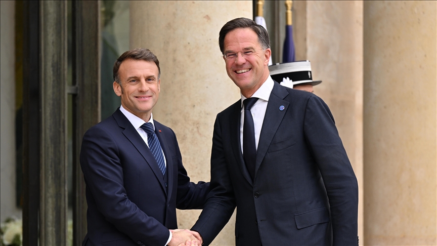 ماكرون يبحث مع أمين عام الناتو الوضع في أوكرانيا