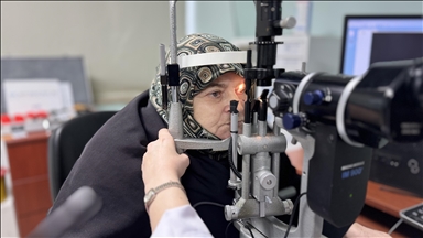 Kornea nakliyle yeniden görmeye başladı