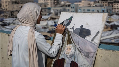 Gazzeli küçük ressam Sara, İsrail'in saldırılarıyla birlikte sadece "yıkım ve kan" çizer oldu