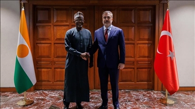 فيدان يلتقي وزير خارجية النيجر في العاصمة أنقرة