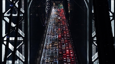 Рекорден број Американци патуваат за празниците, забележан е голем сообраќаен метеж